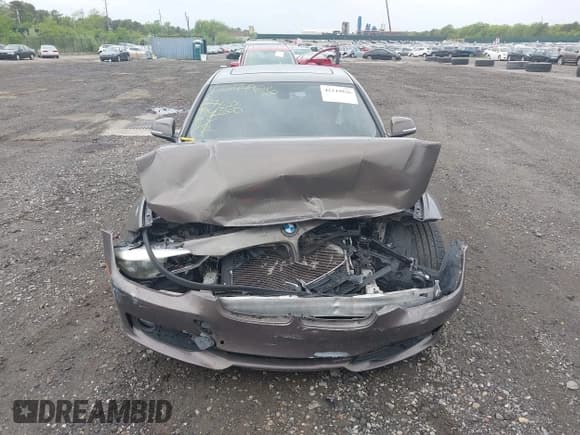 ✅ 2015 BMW 3 Series 320i • VIN: WBA3B1G56FNT63135 • Lot: 42244926. Wystawiony na IAAI z przebiegiem Nie podano. Bezpłatny archiwum sprzedaży aukcyjnych z USA i szczegółowy raport historii pojazdu na DreamBid. Zdjęcie 12.