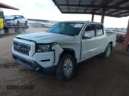 ✅ 2023 Nissan Frontier SV • VIN: 1N6ED1EJ8PN615004 • Lot: 42733880. Wystawiony na IAAI z przebiegiem 12 012 mil. Bezpłatny archiwum sprzedaży aukcyjnych z USA i szczegółowy raport historii pojazdu na DreamBid. Zdjęcie 2.