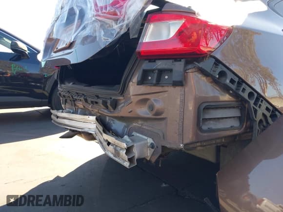 ✅ 2019 Chevrolet Cruze LS • VIN: 1G1BC5SMXK7126656 • Lot: 43546090. Listed on IAAI with 87,531 mi. Free auction sales archive from the USA and detailed vehicle history report at DreamBid. Image 22.