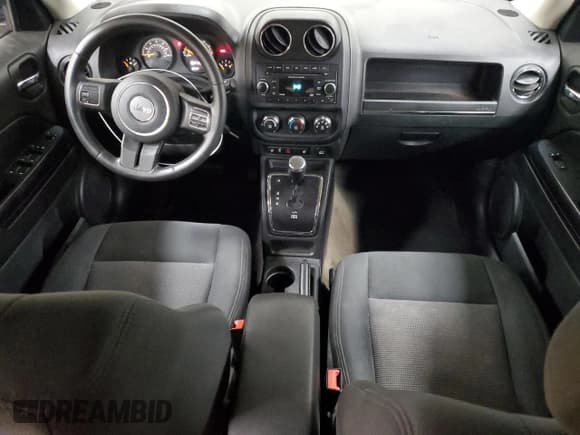 ✅ 2014 Jeep Patriot Latitude • VIN: 1C4NJRFB7ED520812 • Lot: 81224315. Wystawiony na Copart z przebiegiem 192 693 mil. Bezpłatny archiwum sprzedaży aukcyjnych z USA i szczegółowy raport historii pojazdu na DreamBid. Zdjęcie 8.