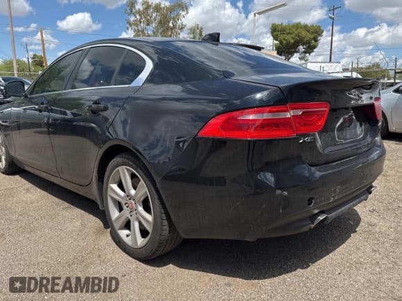 ✅ 2019 Jaguar XE 25t Premium • VIN: SAJAD4FX2KCP51611 • Lot: 59555185. Wystawiony na Copart z przebiegiem 56 200 mil. Bezpłatny archiwum sprzedaży aukcyjnych z USA i szczegółowy raport historii pojazdu na DreamBid. Zdjęcie 3.
