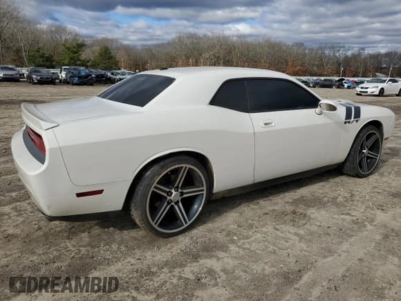 ✅ 2010 Dodge Challenger R/T Classic • VIN: 2B3CJ5DT0AH114106 • Lot: 86901404. Wystawiony na Copart z przebiegiem 141 217 mil. Bezpłatny archiwum sprzedaży aukcyjnych z USA i szczegółowy raport historii pojazdu na DreamBid. Zdjęcie 3.