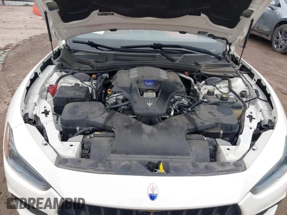 ✅ 2021 Maserati Ghibli S GranSport • VIN: ZAM57YSSXM1362055 • Lot: 41380671. Wystawiony na IAAI z przebiegiem 38 113 mil. Bezpłatny archiwum sprzedaży aukcyjnych z USA i szczegółowy raport historii pojazdu na DreamBid. Zdjęcie 10.