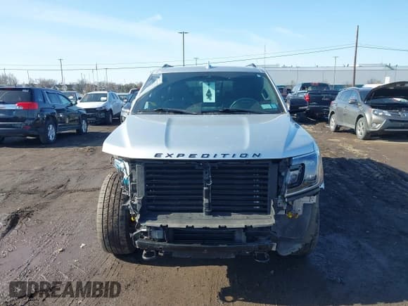 ✅ 2019 Ford Expedition Limited • VIN: 1FMJU2AT4KEA86525 • Lot: 41784517. Wystawiony na IAAI z przebiegiem 66 714 mil. Bezpłatny archiwum sprzedaży aukcyjnych z USA i szczegółowy raport historii pojazdu na DreamBid. Zdjęcie 12.