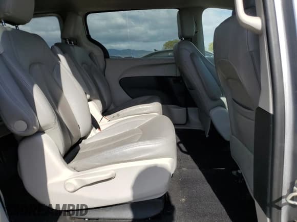 ✅ 2018 Chrysler Pacifica Hybrid Touring Plus • VIN: 2C4RC1H76JR126912 • Lot: 54364745. Listed on Copart with 132,172 mi. Free auction sales archive from the USA and detailed vehicle history report at DreamBid. Image 11.