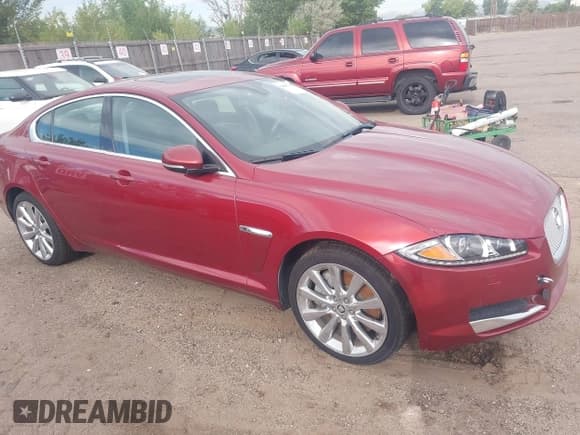 ✅ 2013 Jaguar XF V6 AWD • VIN: SAJWJ0EF2D8S84213 • Lot: 40407546. Wystawiony na IAAI z przebiegiem Nie podano. Bezpłatny archiwum sprzedaży aukcyjnych z USA i szczegółowy raport historii pojazdu na DreamBid. Zdjęcie 1.