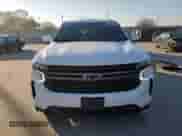 ✅ 2021 Chevrolet Suburban RST • VIN: 1GNSCEKDXMR209607 • Lot: 74086874. Wystawiony na Copart z przebiegiem 77 355 mil. Bezpłatny archiwum sprzedaży aukcyjnych z USA i szczegółowy raport historii pojazdu na DreamBid. Zdjęcie 5.