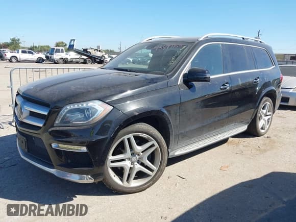 ✅ 2015 Mercedes-Benz GL 550 • VIN: 4JGDF7DE6FA552454 • Лот: 43497155. Опубликован ранее на IAAI с пробегом 139 467 миль. Бесплатный доступ к архиву аукционных продаж из США и подробный отчёт об истории автомобиля на DreamBid. Изображение 17.