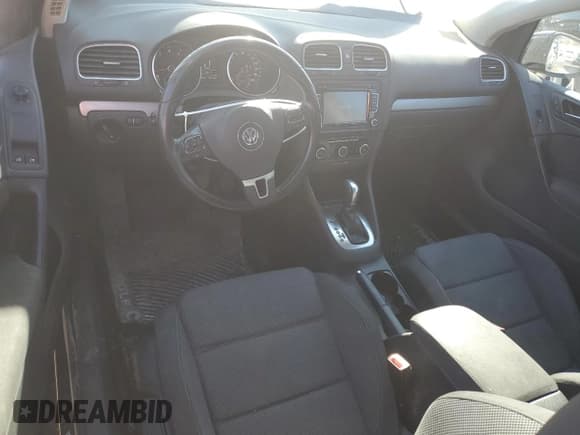 ✅ 2013 Volkswagen Golf w/Conv & Sunroof • VIN: WVWBB7AJ2DW006713 • Лот: 43227565. Опубликован ранее на Copart с пробегом 94 137 миль. Бесплатный доступ к архиву аукционных продаж из США и подробный отчёт об истории автомобиля на DreamBid. Изображение 8.