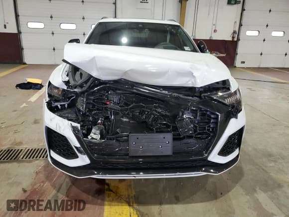 ✅ 2024 Audi RS Q8 • VIN: WU1ARBF19RD002702 • Lot: 60899685. Wystawiony na Copart z przebiegiem 22 124 mil. Bezpłatny archiwum sprzedaży aukcyjnych z USA i szczegółowy raport historii pojazdu na DreamBid. Zdjęcie 5.