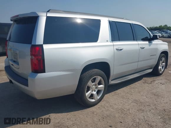 ✅ 2015 Chevrolet Suburban LT • VIN: 1GNSCJKC9FR271308 • Lot: 42896617. Wystawiony na IAAI z przebiegiem 202 547 mil. Bezpłatny archiwum sprzedaży aukcyjnych z USA i szczegółowy raport historii pojazdu na DreamBid. Zdjęcie 4.