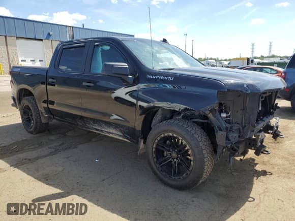 ✅ 2019 Chevrolet Silverado 1500 Custom • VIN: 3GCPYBEHXKG307353 • Lot: 70250425. Wystawiony na Copart z przebiegiem 42 137 mil. Bezpłatny archiwum sprzedaży aukcyjnych z USA i szczegółowy raport historii pojazdu na DreamBid. Zdjęcie 4.