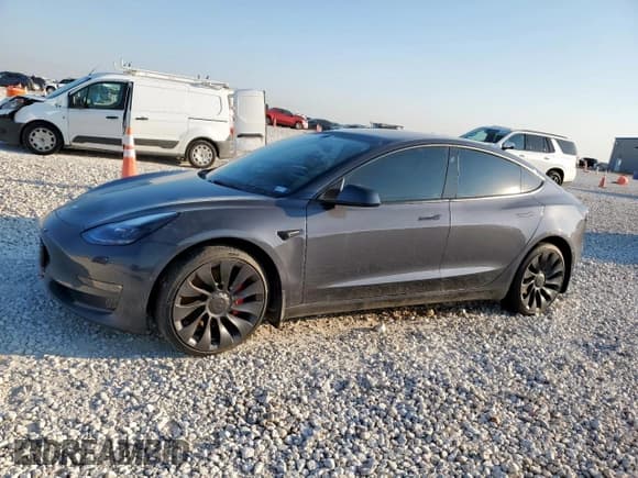 ✅ 2022 Tesla Model 3 Performance • VIN: 5YJ3E1EC0NF347425 • Лот: 72034085. Опубликован ранее на Copart с пробегом 61 642 миль. Бесплатный доступ к архиву аукционных продаж из США и подробный отчёт об истории автомобиля на DreamBid. Изображение 1.
