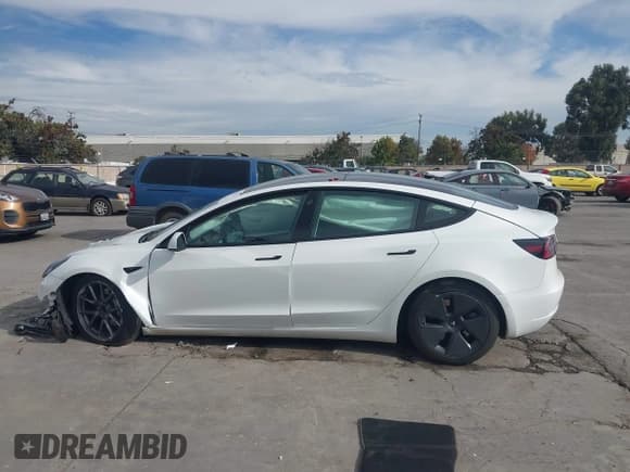 ✅ 2022 Tesla Model 3 Long Range • VIN: 5YJ3E1EB3NF205920 • Lot: 43675741. Wystawiony na IAAI z przebiegiem Nie podano. Bezpłatny archiwum sprzedaży aukcyjnych z USA i szczegółowy raport historii pojazdu na DreamBid. Zdjęcie 13.