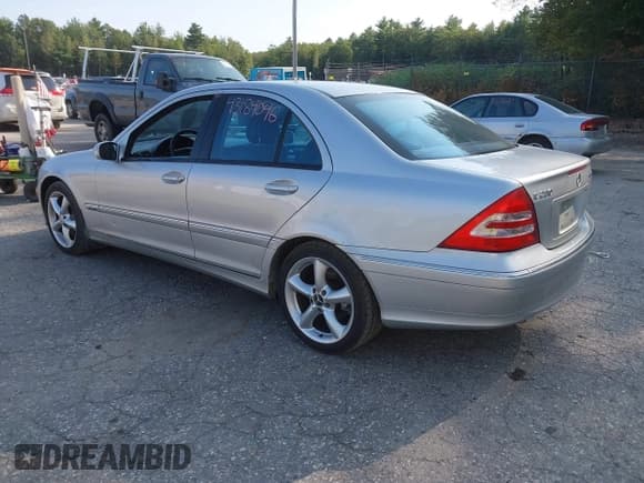 ✅ 2004 Mercedes-Benz C 230 Kompressor • VIN: WDBRF40J34A641986 • Lot: 43184046. Wystawiony na IAAI z przebiegiem 198 381 mil. Bezpłatny archiwum sprzedaży aukcyjnych z USA i szczegółowy raport historii pojazdu na DreamBid. Zdjęcie 3.
