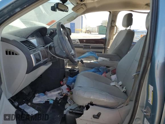 ✅ 2010 Chrysler Town & Country Touring Plus • VIN: 2A4RR8DX7AR481093 • Lot: 85400155. Wystawiony na Copart z przebiegiem 163 049 mil. Bezpłatny archiwum sprzedaży aukcyjnych z USA i szczegółowy raport historii pojazdu na DreamBid. Zdjęcie 7.