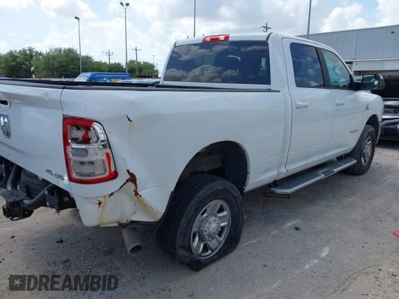 ✅ 2021 Ram 2500 Big Horn • VIN: 3C6UR5DL4MG555180 • Lot: 42532125. Wystawiony na IAAI z przebiegiem 66 210 mil. Bezpłatny archiwum sprzedaży aukcyjnych z USA i szczegółowy raport historii pojazdu na DreamBid. Zdjęcie 4.