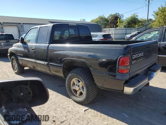 2001 Dodge 1500 z VIN 3B7HC13Y31G199091, wystawiony jako Copart lot #74186904 z przebiegiem 140 674 mil mil oraz Czysty tytuł • Clean title. Historia ofert i sprzedaży dostępna na DreamBid. Obrazek 2.