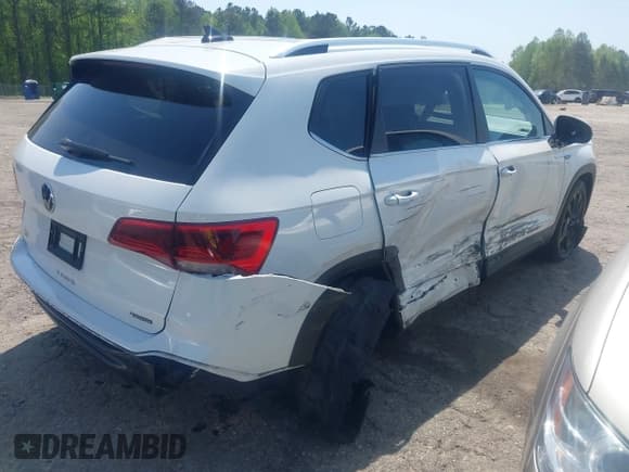 ✅ 2022 Volkswagen Taos SE • VIN: 3VVLX7B26NM090163 • Lot: 42032291. Listed on IAAI with 44,634 mi. Free auction sales archive from the USA and detailed vehicle history report at DreamBid. Image 4.