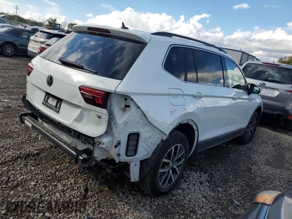 ✅ 2020 Volkswagen Tiguan SE • VIN: 3VV3B7AX2LM141943 • Lot: 81614705. Wystawiony na Copart z przebiegiem 59 124 mil. Bezpłatny archiwum sprzedaży aukcyjnych z USA i szczegółowy raport historii pojazdu na DreamBid. Zdjęcie 3.