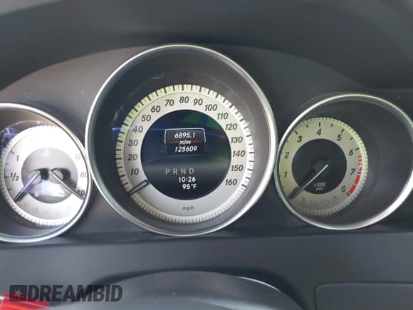 ✅ 2015 Mercedes-Benz C 250 • VIN: WDDGJ4HB2FG406506 • Lot: 42429753. Wystawiony na IAAI z przebiegiem 125 609 mil. Bezpłatny archiwum sprzedaży aukcyjnych z USA i szczegółowy raport historii pojazdu na DreamBid. Zdjęcie 15.