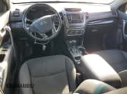 ✅ 2015 Kia Sorento LX • VIN: 5XYKT4A60FG568665 • Лот: 92280965. Опубликован ранее на Copart с пробегом Не указан. Бесплатный доступ к архиву аукционных продаж из США и подробный отчёт об истории автомобиля на DreamBid. Изображение 8.