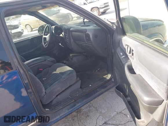 ✅ 1999 Chevrolet S-10 LS • VIN: 1GCCS19X1X8188973 • Lot: 43521867. Listed on IAAI with 129,074 mi. Free auction sales archive from the USA and detailed vehicle history report at DreamBid. Image 5.