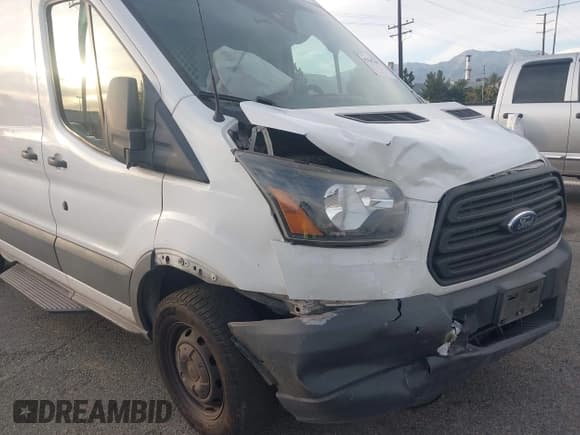 ✅ 2017 Ford Transit • VIN: 1FTBW2XMXHKA01314 • Lot: 43587095. Wystawiony na IAAI z przebiegiem 120 193 mil. Bezpłatny archiwum sprzedaży aukcyjnych z USA i szczegółowy raport historii pojazdu na DreamBid. Zdjęcie 6.