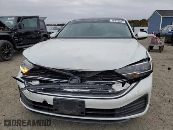 ✅ 2024 Volkswagen Jetta SE • VIN: 3VW7M7BUXRM012420 • Lot: 90249845. Listed on Copart with 42,934 mi. Free auction sales archive from the USA and detailed vehicle history report at DreamBid. Image 5.