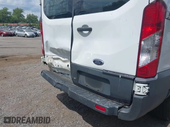 ✅ 2015 Ford Transit Cargo • VIN: 1FTNE1YM2FKA41540 • Лот: 42924271. Опубликован ранее на IAAI с пробегом Не указан. Бесплатный доступ к архиву аукционных продаж из США и подробный отчёт об истории автомобиля на DreamBid. Изображение 6.