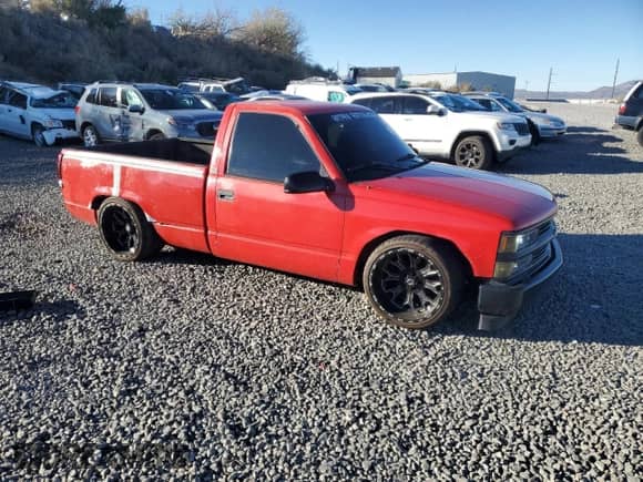1997 Chevrolet Silverado 1500 z VIN 1GCEC14WXVZ146636, wystawiony jako Copart lot #82467685 z przebiegiem 2 049 927 mil mil oraz Szkoda całkowita • Salvage title. Historia ofert i sprzedaży dostępna na DreamBid. Obrazek 4.