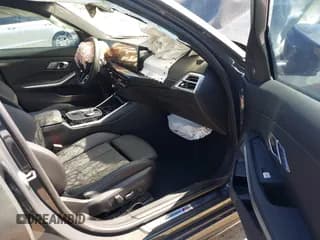 ✅ 2025 BMW 3 Series M340i xDrive • VIN: 3MW69FT08S8F19706 • Lot: 43138151. Wystawiony na IAAI z przebiegiem 1 584 mil. Bezpłatny archiwum sprzedaży aukcyjnych z USA i szczegółowy raport historii pojazdu na DreamBid. Zdjęcie 5.