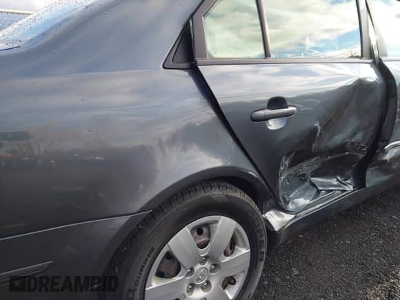 2010 Hyundai Sonata GLS z VIN 5NPET4AC3AH638633, wystawiony jako IAAI lot #43519423 z przebiegiem 113 408 mil mil oraz . Historia ofert i sprzedaży dostępna na DreamBid. Obrazek 6.