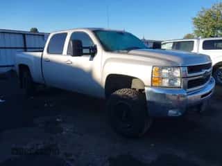 2008 Chevrolet Silverado 2500HD LTZ с VIN 1GCHK23668F203623, выставлен на аукционе IAAI как лот 43422886 с пробегом 240 717 миль миль и . История ставок и продаж доступна на DreamBid. Изображение 1.