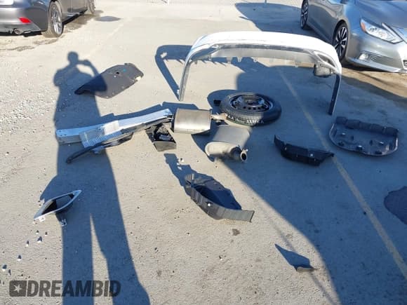 ✅ 2023 Lexus ES 350 • VIN: 58ADZ1B18PU155941 • Lot: 43503696. Listed on IAAI with 32,946 mi. Free auction sales archive from the USA and detailed vehicle history report at DreamBid. Image 12.