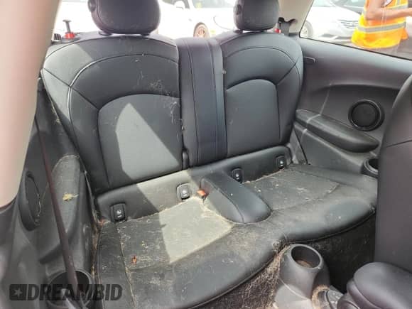 2018 MINI Hardtop Cooper с VIN WMWXP5C53J2H29050, выставлен на аукционе Copart как лот 70811065 с пробегом 115 592 миль миль и Списание • Salvage title. История ставок и продаж доступна на DreamBid. Изображение 10.