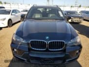 ✅ 2009 BMW X5 30i • VIN: 5UXFE43579L271397 • Lot: 70532315. Wystawiony na Copart z przebiegiem 119 852 mil. Bezpłatny archiwum sprzedaży aukcyjnych z USA i szczegółowy raport historii pojazdu na DreamBid. Zdjęcie 5.