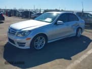 ✅ 2013 Mercedes-Benz C 250 Sport • VIN: WDDGF4HB9DA873732 • Lot: 41755981. Wystawiony na IAAI z przebiegiem 82 181 mil. Bezpłatny archiwum sprzedaży aukcyjnych z USA i szczegółowy raport historii pojazdu na DreamBid. Zdjęcie 2.