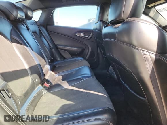 ✅ 2016 Chrysler 200 S • VIN: 1C3CCCBG5GN108826 • Lot: 92362825. Wystawiony na Copart z przebiegiem 135 095 mil. Bezpłatny archiwum sprzedaży aukcyjnych z USA i szczegółowy raport historii pojazdu na DreamBid. Zdjęcie 10.