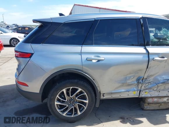 ✅ 2022 Lincoln Corsair Standard • VIN: 5LMCJ1C92NUL34355 • Lot: 41813479. Wystawiony na IAAI z przebiegiem 27 847 mil. Bezpłatny archiwum sprzedaży aukcyjnych z USA i szczegółowy raport historii pojazdu na DreamBid. Zdjęcie 19.