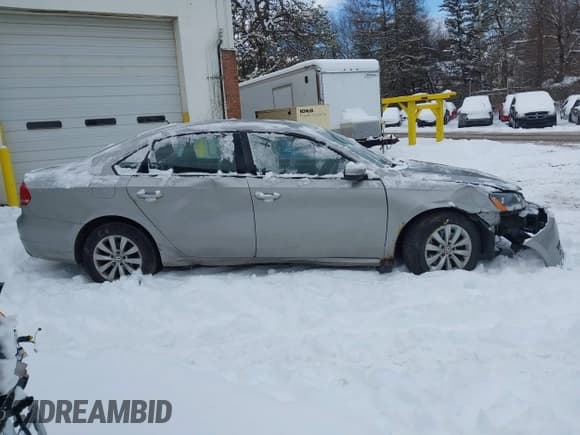 ✅ 2012 Volkswagen Passat S • VIN: 1VWAP7A35CC053276 • Lot: 43779958. Wystawiony na IAAI z przebiegiem 167 406 mil. Bezpłatny archiwum sprzedaży aukcyjnych z USA i szczegółowy raport historii pojazdu na DreamBid. Zdjęcie 12.