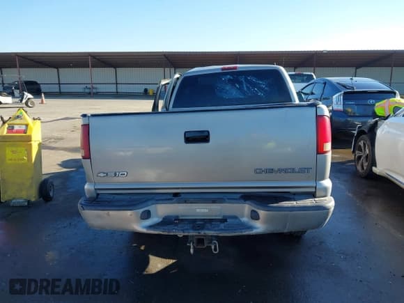 ✅ 2002 Chevrolet S-10 LS • VIN: 1GCCS19W228197777 • Лот: 41355458. Опубликован ранее на IAAI с пробегом 146 054 миль. Бесплатный доступ к архиву аукционных продаж из США и подробный отчёт об истории автомобиля на DreamBid. Изображение 16.