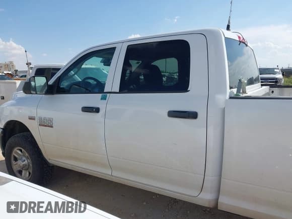 ✅ 2018 Ram 2500 Tradesman • VIN: 3C6UR5HJ6JG378765 • Лот: 43004424. Опубликован ранее на IAAI с пробегом 185 447 миль. Бесплатный доступ к архиву аукционных продаж из США и подробный отчёт об истории автомобиля на DreamBid. Изображение 14.