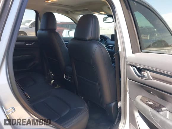 ✅ 2022 Mazda CX-5 S Carbon Edition • VIN: JM3KFBCM2N1582998 • Lot: 43316644. Wystawiony na IAAI z przebiegiem 85 217 mil. Bezpłatny archiwum sprzedaży aukcyjnych z USA i szczegółowy raport historii pojazdu na DreamBid. Zdjęcie 8.