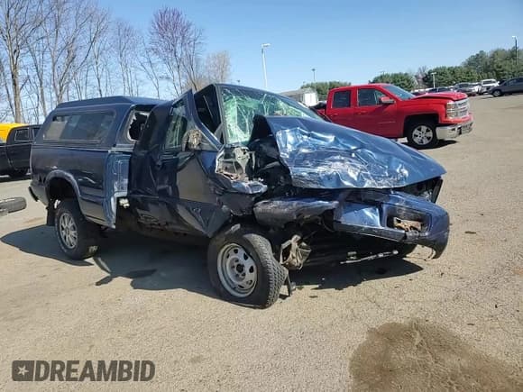 ✅ 2002 GMC Sonoma SLS • VIN: 1GTDT19W328238225 • Lot: 53646195. Listed on Copart with 155,018 mi. Free auction sales archive from the USA and detailed vehicle history report at DreamBid. Image 10.