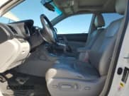 ✅ 2013 Toyota Highlander Limited • VIN: 5TDYK3EH7DS126825 • Lot: 90077215. Wystawiony na Copart z przebiegiem 137 814 mil. Bezpłatny archiwum sprzedaży aukcyjnych z USA i szczegółowy raport historii pojazdu na DreamBid. Zdjęcie 7.