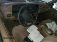 ✅ 1995 GMC Sierra 1500 • VIN: 2GTEC19K2S1558740 • Lot: 69398185. Wystawiony na Copart z przebiegiem 386 899 mil. Bezpłatny archiwum sprzedaży aukcyjnych z USA i szczegółowy raport historii pojazdu na DreamBid. Zdjęcie 8.