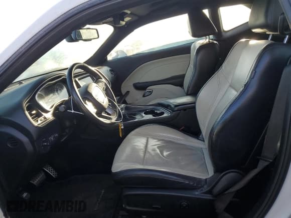 ✅ 2015 Dodge Challenger R/T Plus • VIN: 2C3CDZBT0FH714510 • Lot: 39559444. Wystawiony na Copart z przebiegiem 101 772 mil. Bezpłatny archiwum sprzedaży aukcyjnych z USA i szczegółowy raport historii pojazdu na DreamBid. Zdjęcie 7.