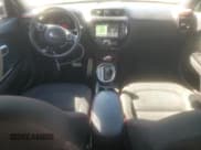 ✅ 2015 Kia Soul + • VIN: KNDJP3A52F7775251 • Лот: 82647145. Опубликован ранее на Copart с пробегом 90 998 миль. Бесплатный доступ к архиву аукционных продаж из США и подробный отчёт об истории автомобиля на DreamBid. Изображение 8.