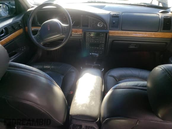 ✅ 1998 Lincoln Continental • VIN: 1LNFM97V7WY637848 • Lot: 43510885. Wystawiony na Copart z przebiegiem 141 796 mil. Bezpłatny archiwum sprzedaży aukcyjnych z USA i szczegółowy raport historii pojazdu na DreamBid. Zdjęcie 8.